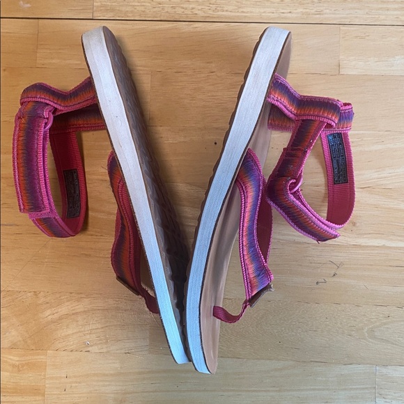 Teva Original Universal Ombré Women's 9 Pink Orange Purple Strappy Sandals - Picture 3 of 5